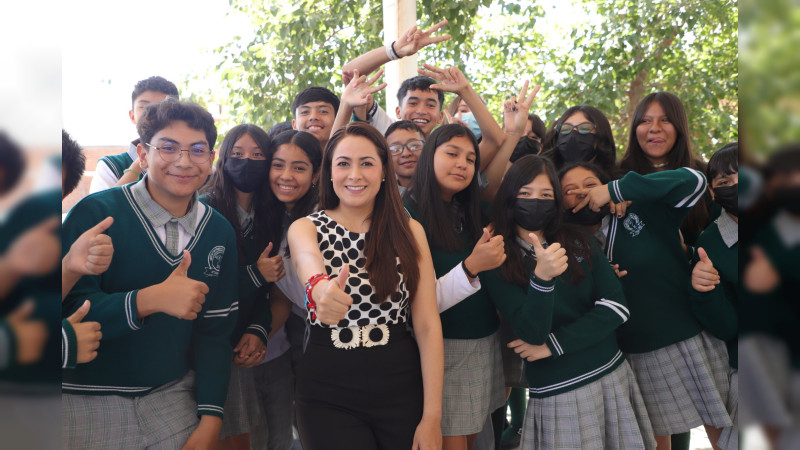 Todas las escuelas de educación básica de Aguascalientes contarán con internet, asegura gobernadora