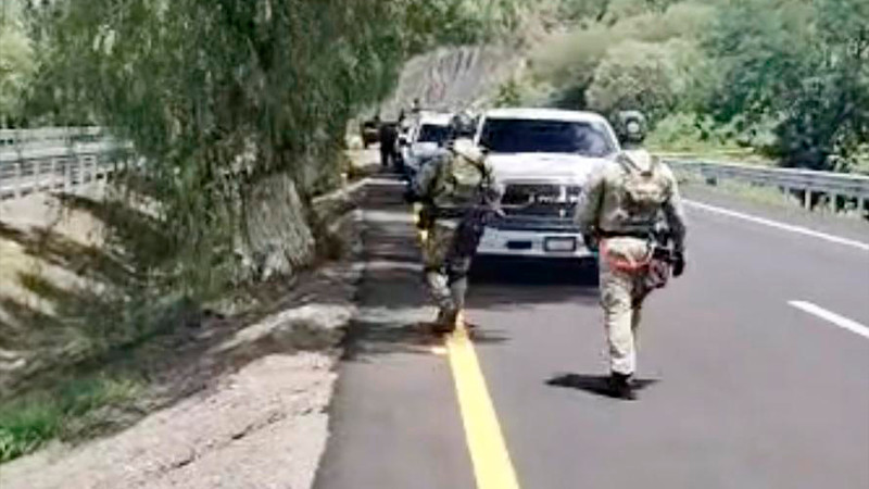 Hallan cadáver en la autopista de Occidente en Cuitzeo, Michoacán  