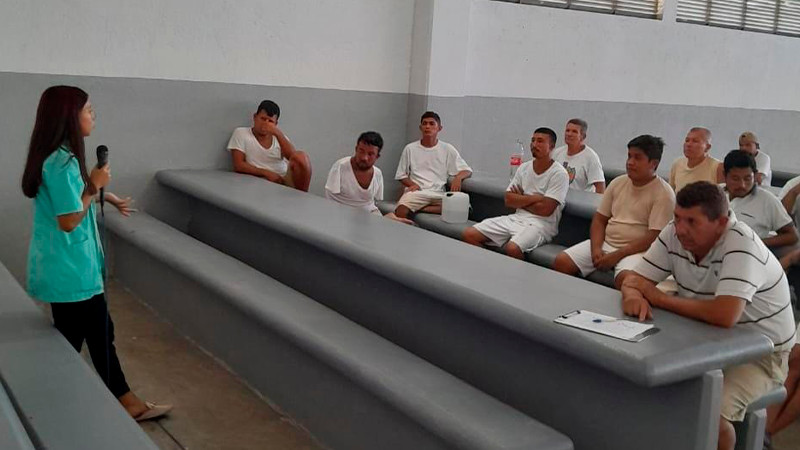 Orientan a internos del penal de Lázaro Cárdenas en paternidad responsable