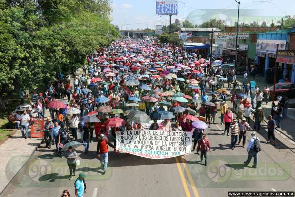 Maestros de la CNTE realizan mega marcha en Morelia - Foto 1 