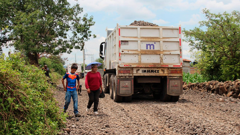 Gobierno Municipal continúa con intervención histórica en rehabilitación de caminos rurales