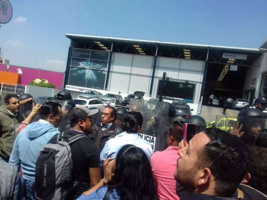 Mujer embarazada y niños resultaron afectados por una granada de gas lacrimógeno en manifestación, SSP asegura que fue un accidente  - Foto 1 