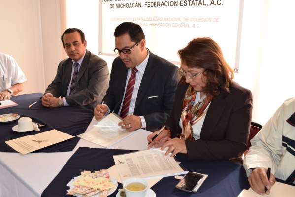 Firma CEDH Michoacán convenio con el Foro de Profesionistas  - Foto 0 