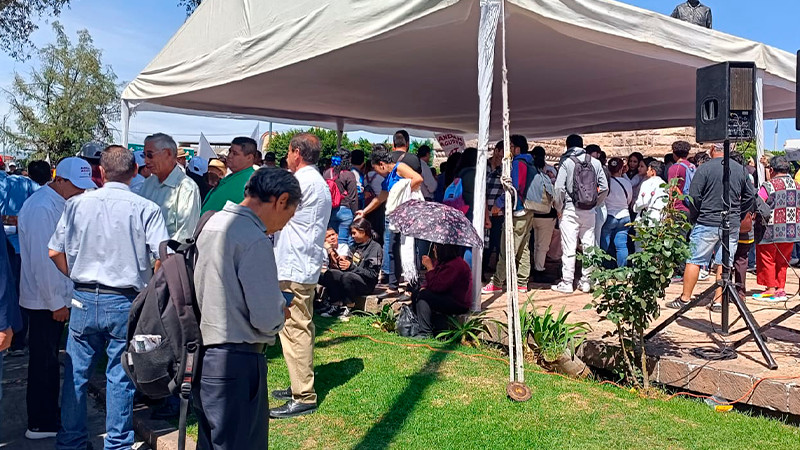 Militantes de Morena a favor de Adán Augusto inician caminata hacía la plaza Melchor Ocampo  
