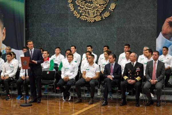 Tras reunirse con atletas olímpicos, EPN ratifica a Alfredo Castillo al frente de la Conade - Foto 0 