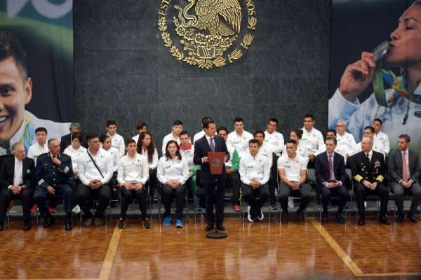 Tras reunirse con atletas olímpicos, EPN ratifica a Alfredo Castillo al frente de la Conade - Foto 4 