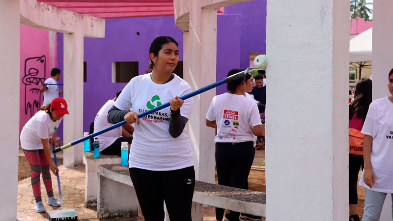 Jóvenes y autoridades recuperan espacios de esparcimiento en Lázaro Cárdenas