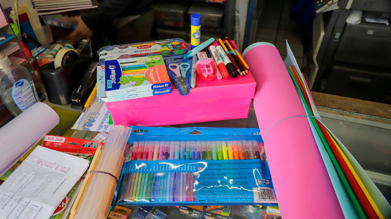 Comprar útiles escolares en negocios locales fortalece economía estatal: Sedeco 