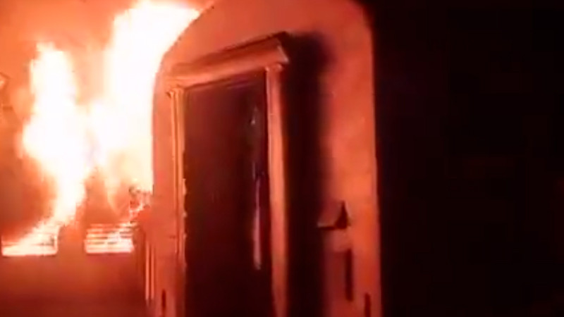 Incendio en un vagón de tren deja como saldo 9 personas muertas, en la India 