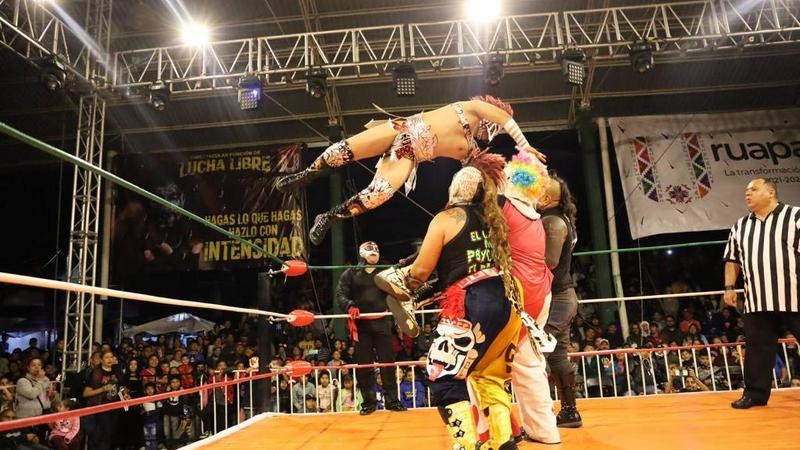 Con rotundo éxito culmina función de lucha libre gratuita en Uruapan, Michoacán