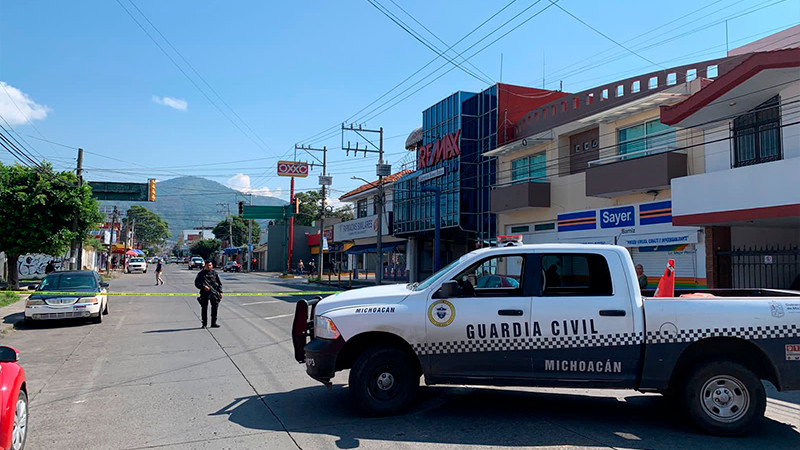 Queman tienda OXXO y camioneta repartidora en Uruapan