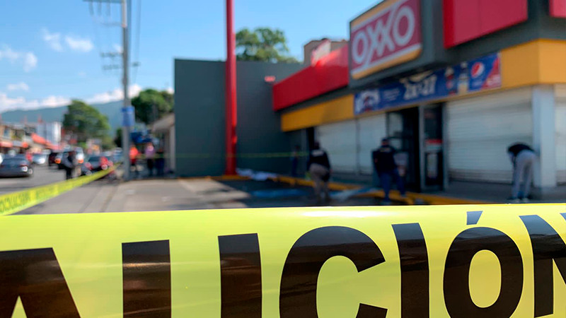 Queman tienda OXXO y camioneta repartidora en Uruapan