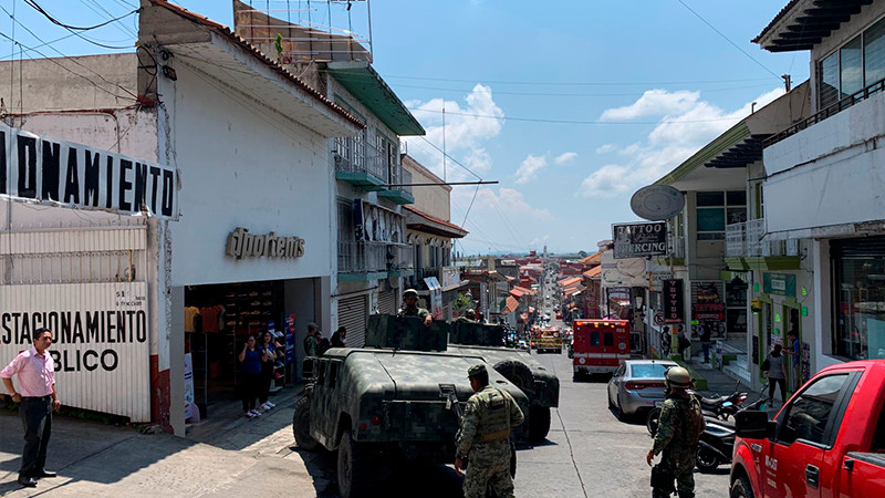 En pleno Centro Histórico de Uruapan queman farmacia con bomba “Molotov” 
