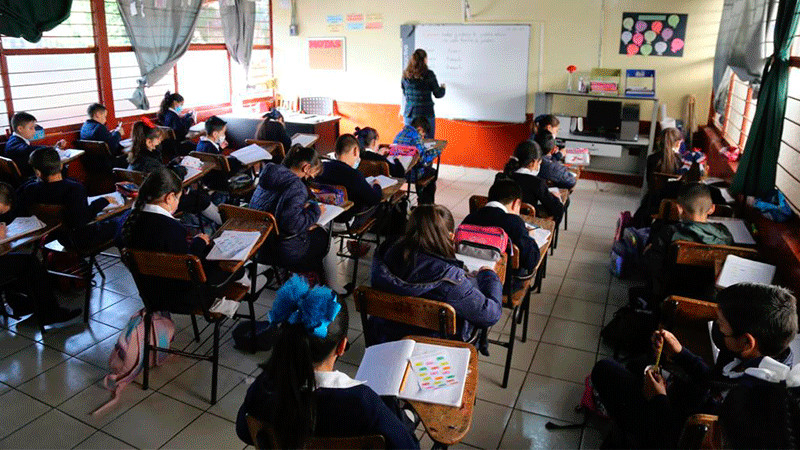 Pese a bloqueos y ataques armados, ciclo escolar iniciará con normalidad en Michoacán: SEE 