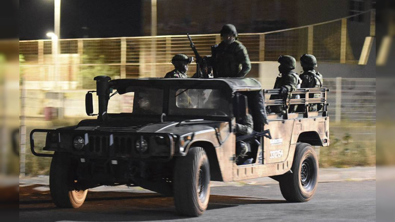 Militares sitian la comunidad Cenobio Moreno, Apatzingán: Buscan a líder de brazo armado 