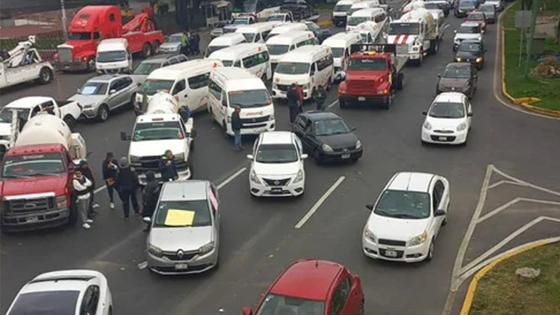 Bloqueo vehicular paralizó la circulación en Atizapán de Zaragoza, Ciudad de México 