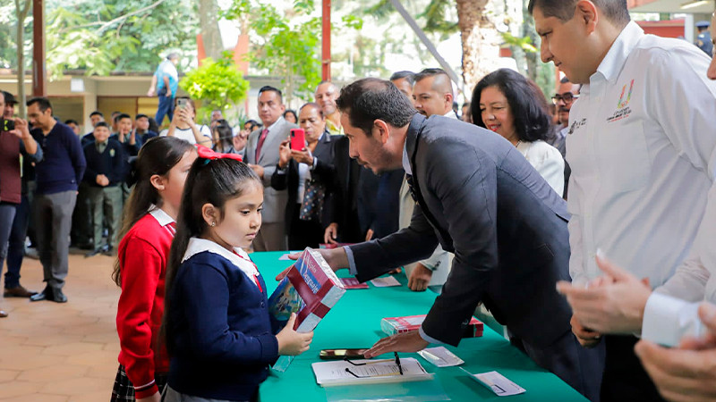 Arrancan clases en Apatzingán, Uruapan y Buenavista 