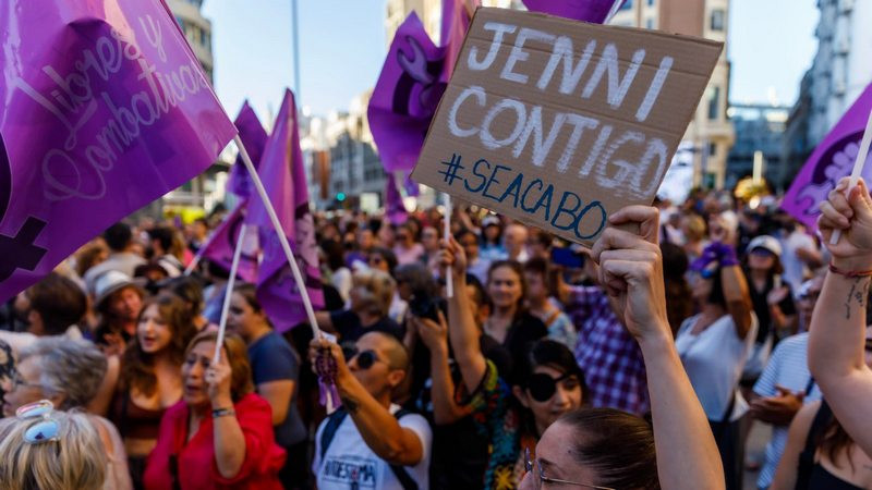 Cientos de personas marchan en favor de Jenni Hermoso y contra Luis Rubiales en Madrid
