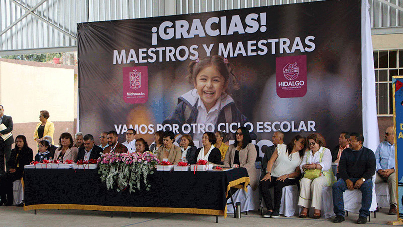 Luis Gildardo López Bernal asiste a inicio de ciclo escolar 2023-2024 del nivel básico en representación del alcalde Téllez Marín