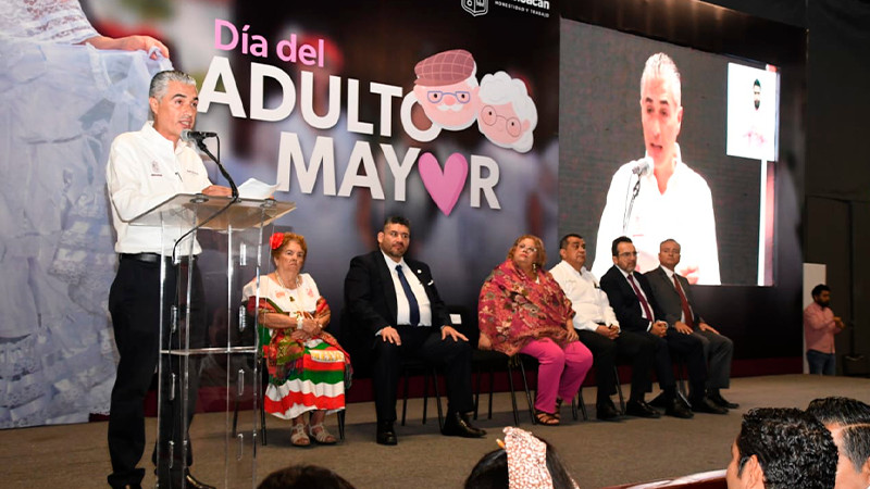 Reconoce DIF aporte de personas adultas mayores a la construcción de Michoacán