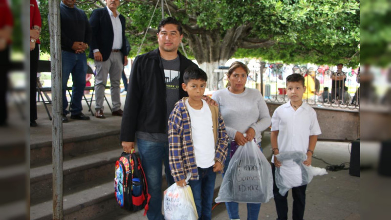 Gobierno Municipal de Hidalgo entrega 94 becas dentro del programa Bécate, para seguir siendo Tierra de Grandeza