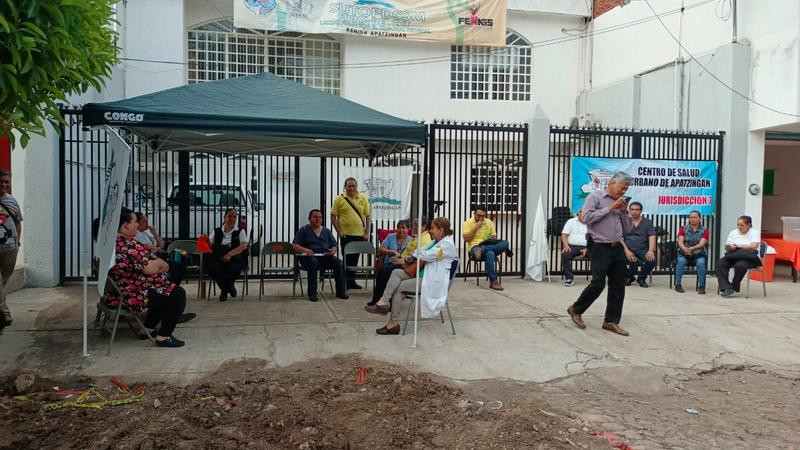 Agremiados al SUTOPDSSM toman las oficinas de la Jurisdicción Sanitaria 07 en Apatzingán  