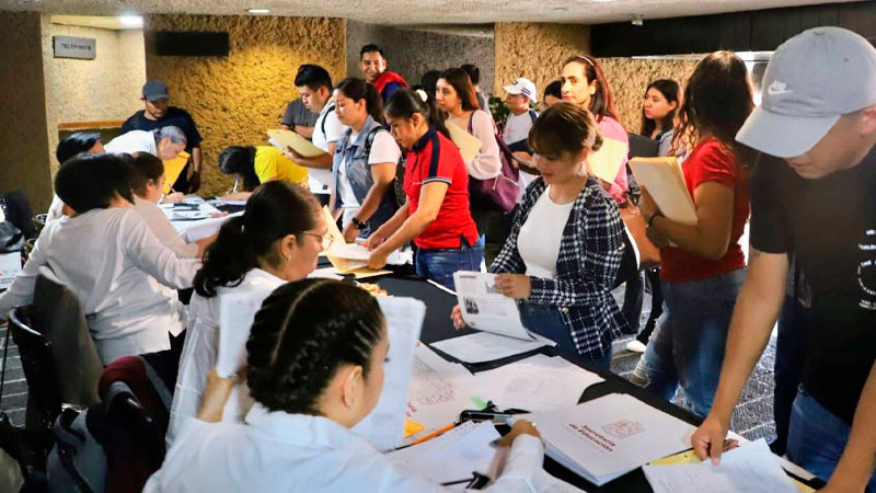 Asigna SEE nuevos docentes a más de 260 escuelas de Michoacán