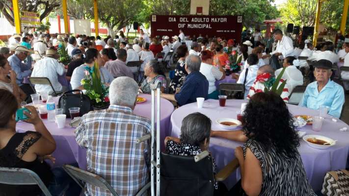 Festeja el DIF Apatzingán a los adultos mayores en su día - Foto 0 