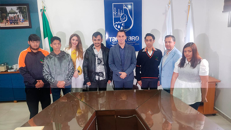 Cecytem incorpora a estudiantes de Educación Dual al Ayuntamiento de Tancítaro 