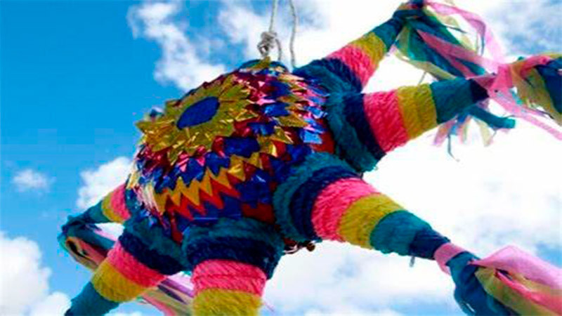 Artista mexicano inmortaliza las tradicionales piñatas en estampillas de Estados Unidos 