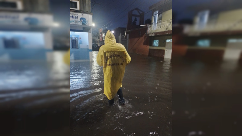 Tormenta nocturna del jueves deja inundaciones en Vivero Indeco, en Morelia, Michoacán