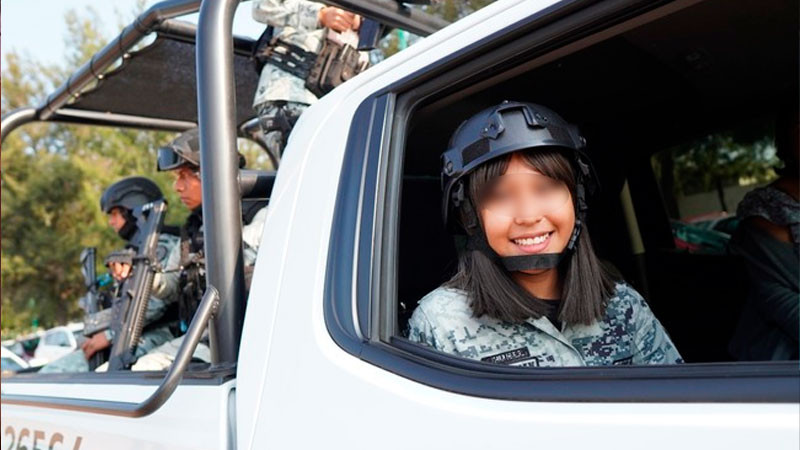 Guardia Nacional cumple sueño de niña Elisa Julieth de convertirse en “Guardia Honoraria”, en Oaxaca 