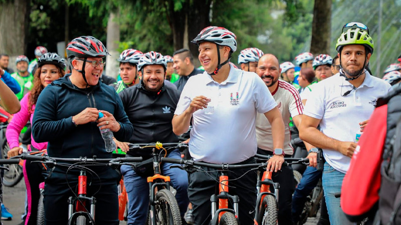 Nacho Campos encabeza Rodada en Bici Contra las Adicciones, en Uruapan 