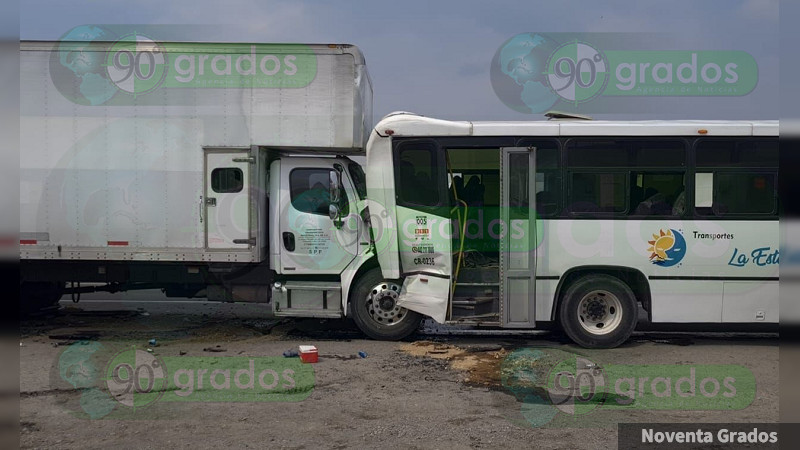 Aparatoso choque en la México- Querétaro deja 9 lesionados 