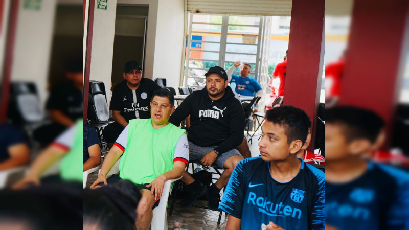Fraternal convivencia deportiva entre edil y policías de Uruapan