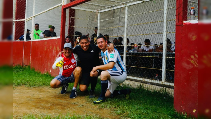 Fraternal convivencia deportiva entre edil y policías de Uruapan