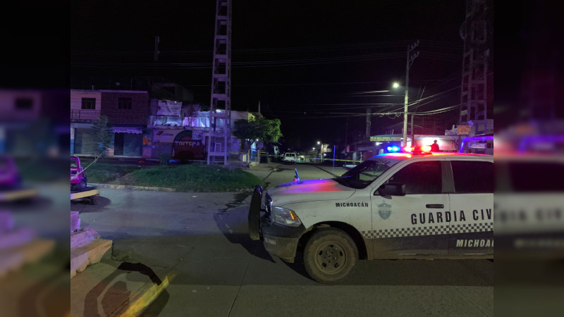 Matan a hombre a balazos ante la presencia de varias familias en Uruapan