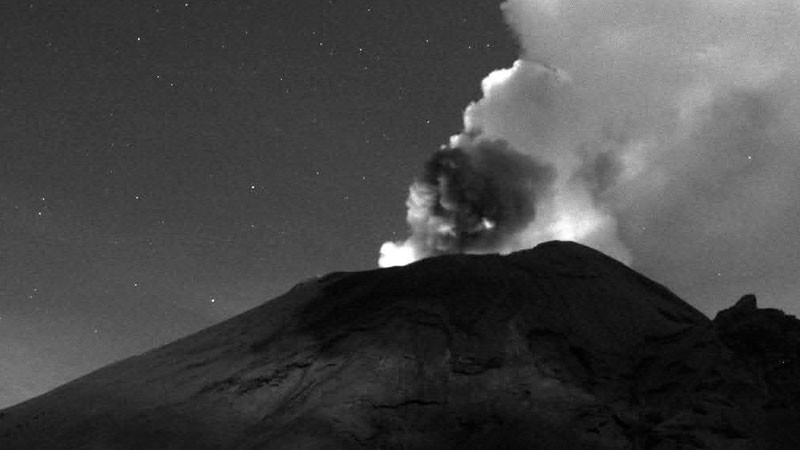 Volcán Popocatépetl registra dos explosiones y 74 exhalaciones 
