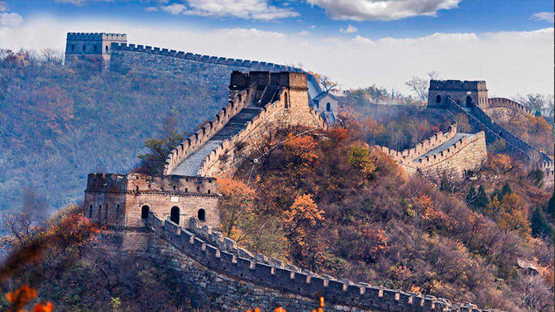 Detienen a dos sujetos por abrir agujero en la Muralla China con maquinaria pesada  