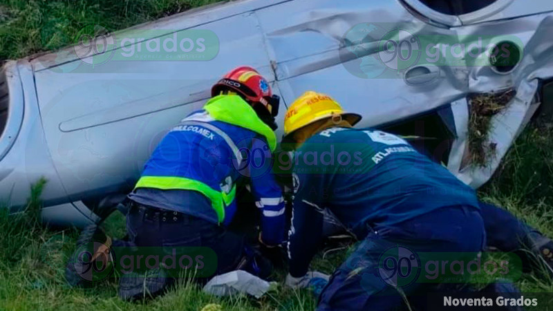 Aparatoso accidente en San Juan del Río, Querétaro deja un muerto y un herido  