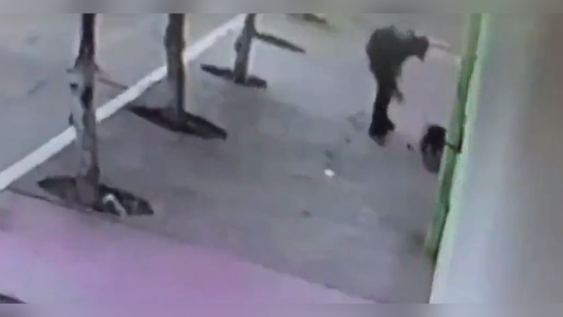 Cámaras de seguridad graban asesinato en las calles de Tijuana 