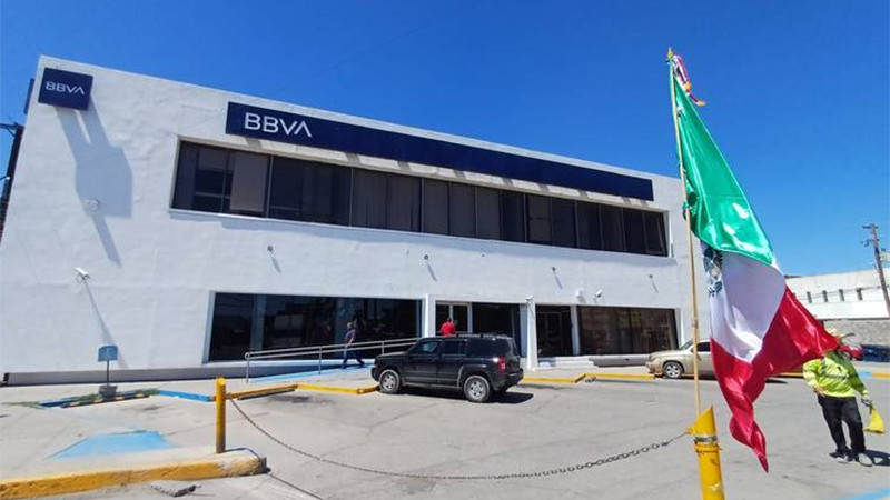Incidente en sucursal bancaria de Ciudad Juárez: dos arrestados por posesión de arma 