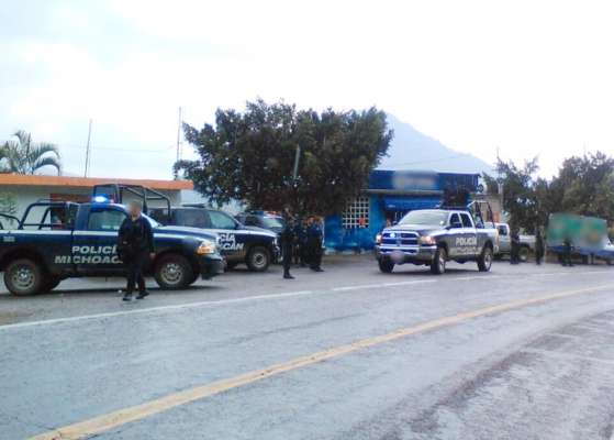 Despliegan operativo de seguridad en Zitácuaro, Michoacán, tras múltiple asesinato en restaurante - Foto 0 
