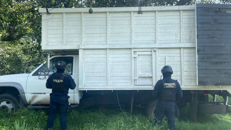 Guardia Civil recupera camioneta con reporte de robo en Uruapan 