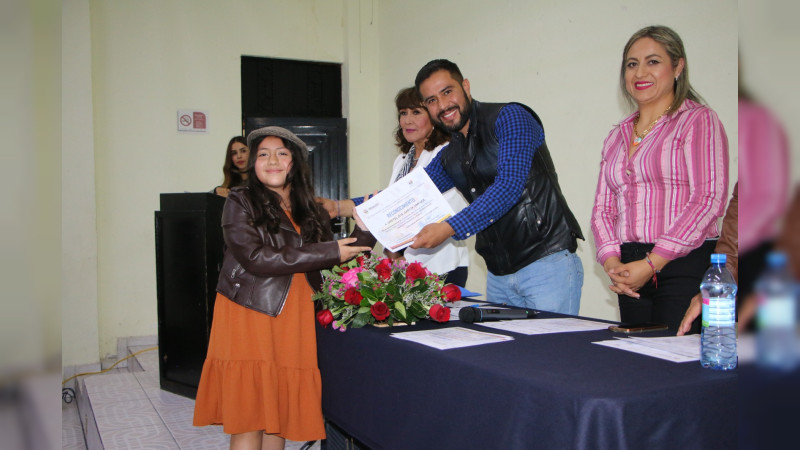 Luis Gildardo López inaugura Exposición Colectiva de Artes Visuales y Plásticas 2023, en la Casa de la Cultura