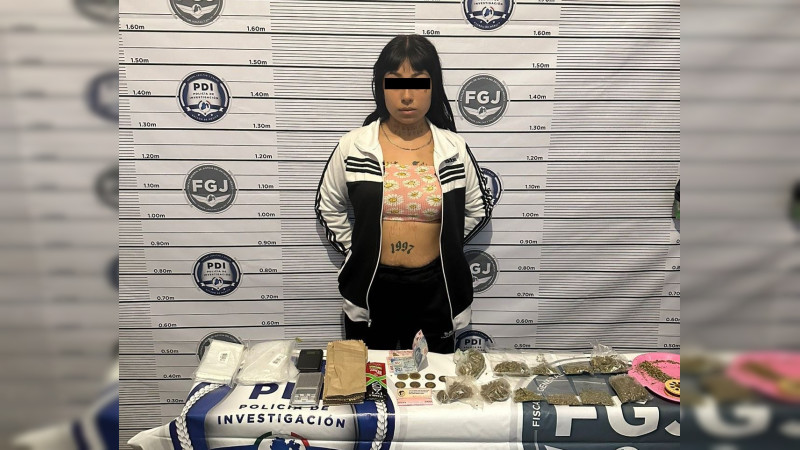 Detienen a mujer en tiendita de droga cateada por la Fiscalía de Nezahualcóyotl 