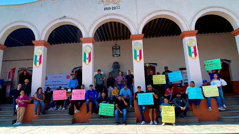 Michoacán: Maestros toman casetas de peaje, edificio de la SEE y marchan en Lázaro Cárdenas
