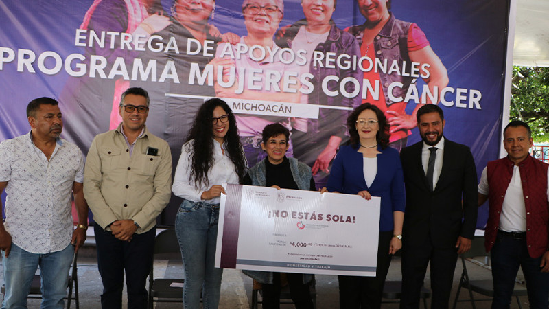 Autoridades Municipales y Estatales, entregaron apoyos regionales del programa Mujer con Cáncer en Ciudad Hidalgo