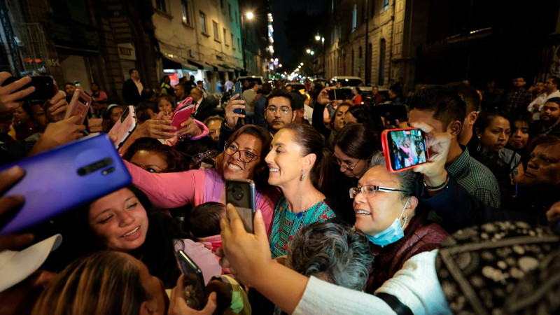 Se reúnen AMLO y Sheinbaum para entrega del "bastón de mando", en restaurante El Mayor 