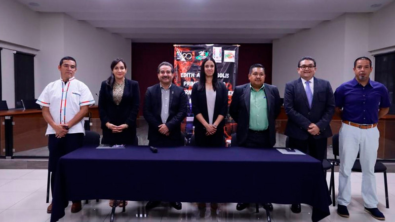 Entregan gafete internacional de básquetbol a árbitro uruapense